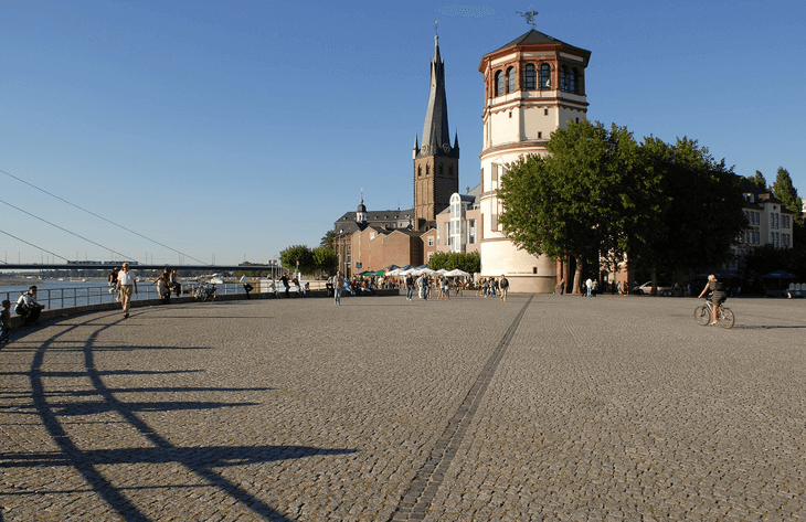 KomKuk – linking creatives: Düsseldorf Burgplace