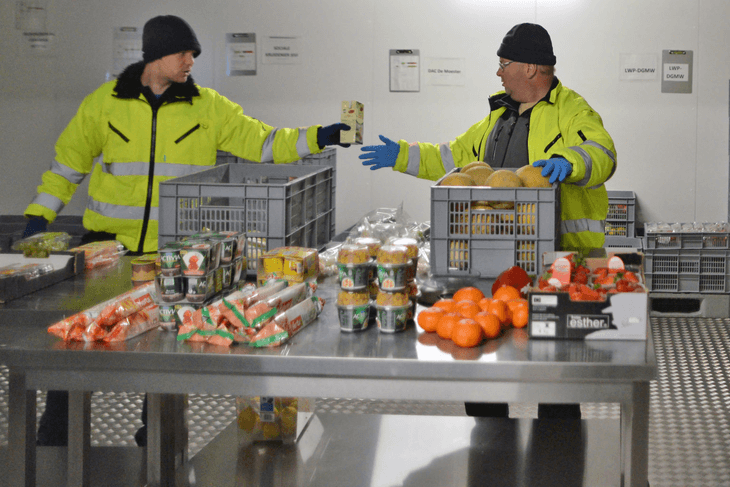 Food surplus distribution at Foodsavers